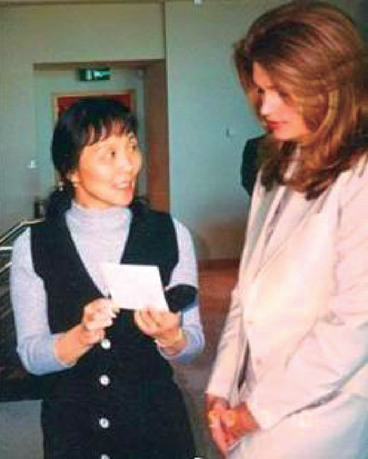 Enseño chino mandarín a Cindy Crawford